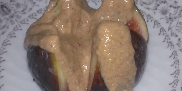Fresh Figs with Macadamia Fig Cream